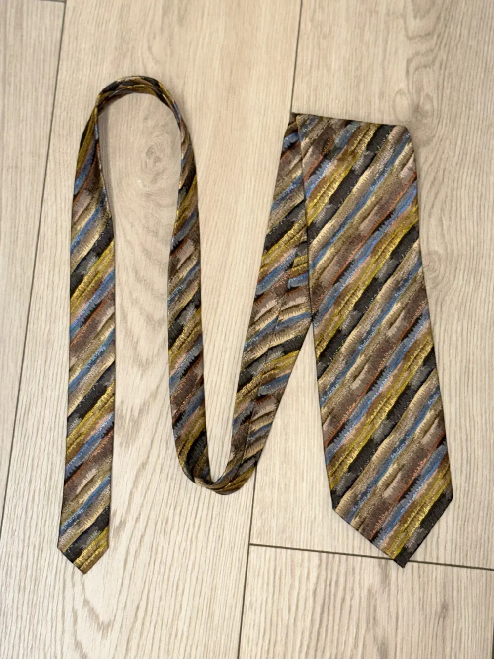 Pavone Men’s 100% Silk Abstract Diagonal Striped Designer Necktie Made In Italy